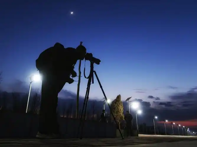 梅花香自苦寒来一组摄影师们采风的工作照