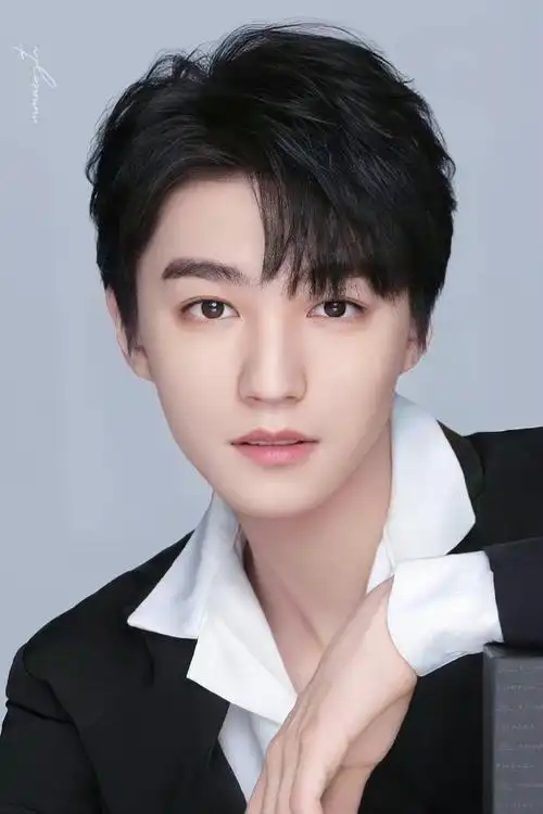 好会宣传的小男孩~[送福]  同时也期待一下我们演员王俊凯的待映作