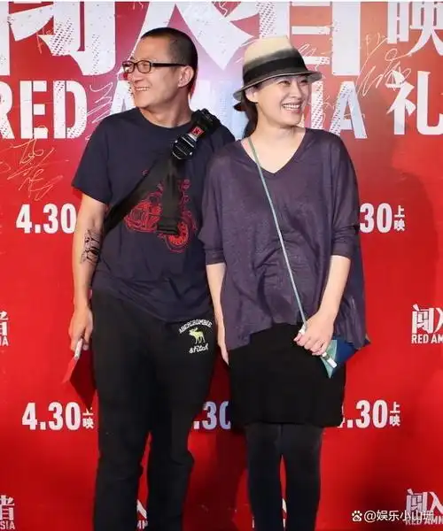 梅婷和曾剑在2012年底结婚,他们俩相识时间不长.