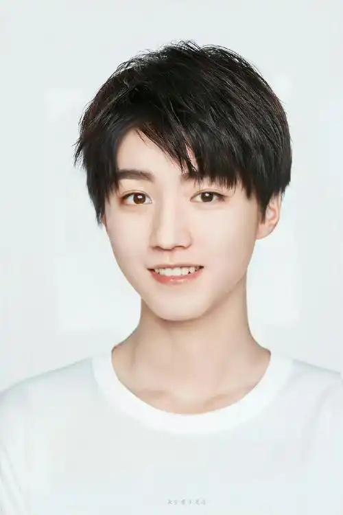 分享九张我最喜欢的@tfboys-王俊凯的证件照,怎么会有人从小到大都