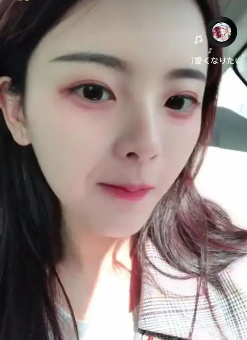 网络流出杨超越的打工照,众多网友表示对得起"村花"这个称号!