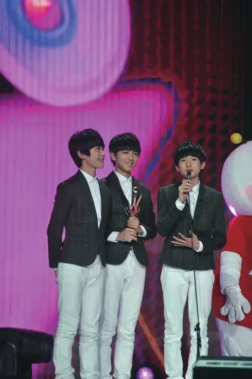 tfboys现场领奖
