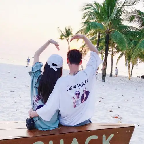 搂腰秀爱心_可爱情侣头像图片_扣扣居