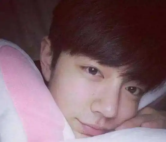 看到肖战卸妆后的照片粉丝直呼不敢相信网友整容式卸妆