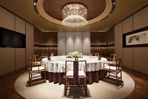 g1会所是坐落于北京市朝阳区的高端私人会所,面积为2500平方米,筑邦臣