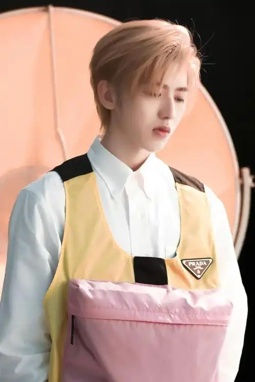 蔡徐坤,城堡里有个王子,帅气的坤坤