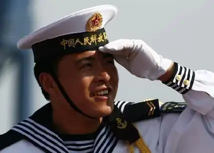 中国人民海军的军服经历多次换装建国初期,人民海军水兵服的样式为上