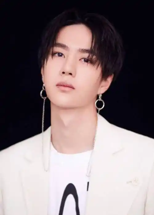 王一博没有人能夺走你的远方_少年_男孩子_鲜肉