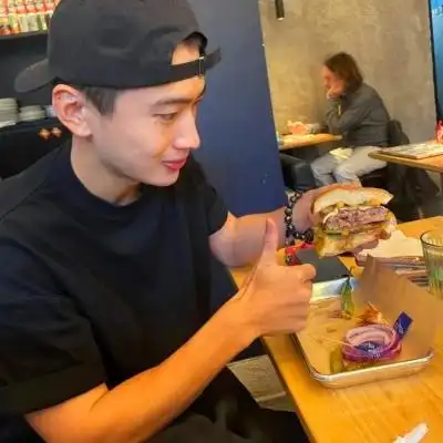 ins高级质感小众头像男_男生头像_头像屋