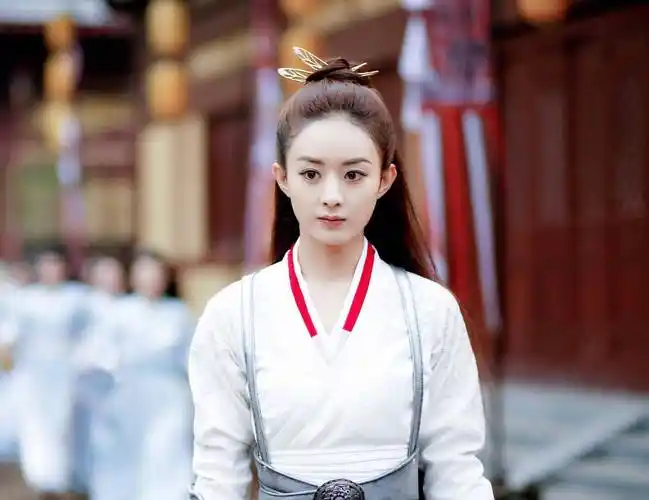 赵丽颖《有翡》提刀赶来,披风藏不住南刀大侠,端王行李好可爱_画面
