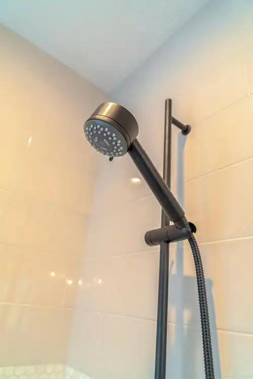 如何选择花洒,让你的浴室更温暖舒适?