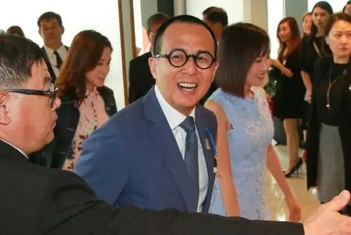 郭嘉文晒男友视角美照隔空喊话李泽楷想见你一起牵手看星星