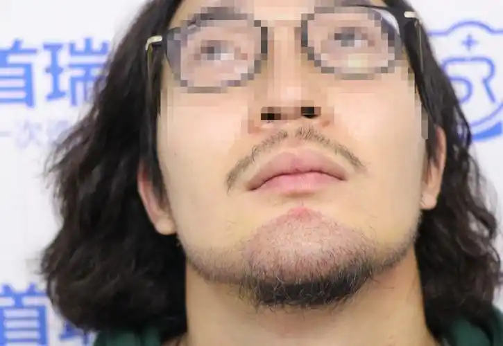 谁都不会想到一个男人会种植美人尖吧,就是喜欢古装