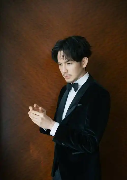 明星的胡须照,帅出新高度,女生都觉得有男人味_脸型_效果_五官