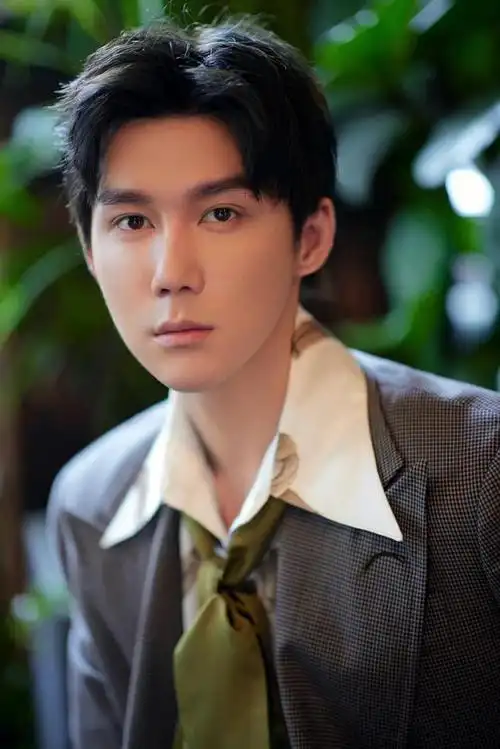 欢娱影视演员王一哲 出席beautyberry2022春夏时装秀