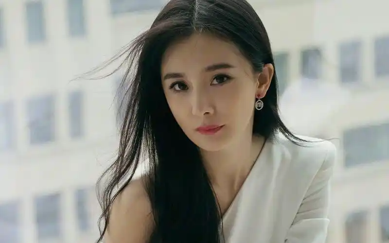 杨幂白裙优雅高清桌面壁纸,大陆明星,杨幂,唯美,性感,写真,美女明星