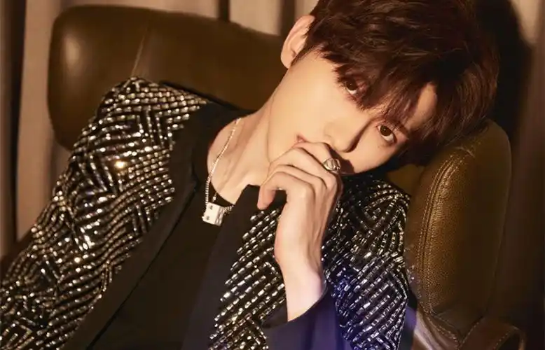 超帅蔡徐坤最新壁纸_情人节的帅气偶像