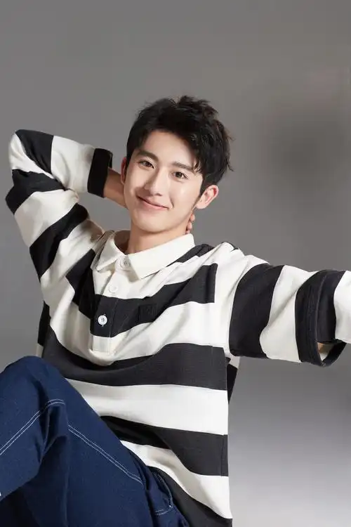 郝富申全新写真照曝光 可盐可甜别具一格