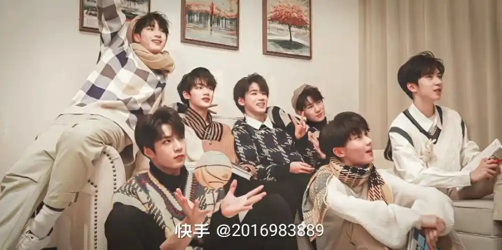 关晓彤和时代少年团