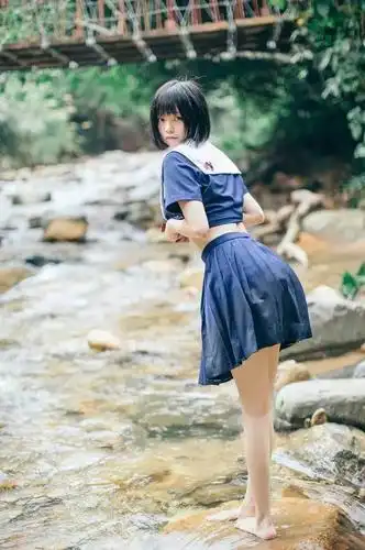 制服少女的湿身play,美得心动