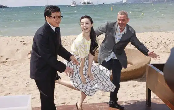 范冰冰戛纳遇风吹裙露底走光照曝光 成龙幕后帮倒忙