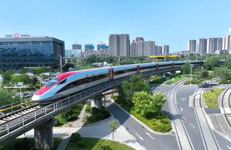 中国标准高铁从青岛下线我国时速350公里高速动车组首次出口国外