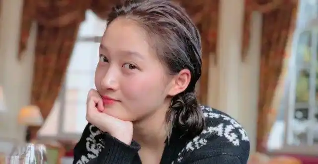 看到第5个,终于知道什么叫"女神气质"明星毕业照:李兰迪官方,关晓彤