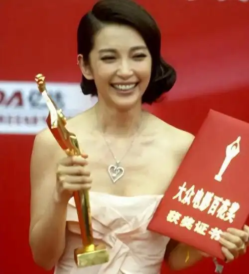 强吻陈坤,签约王俊凯,与朱孝天"酒店疑云",李冰冰的上位秘史