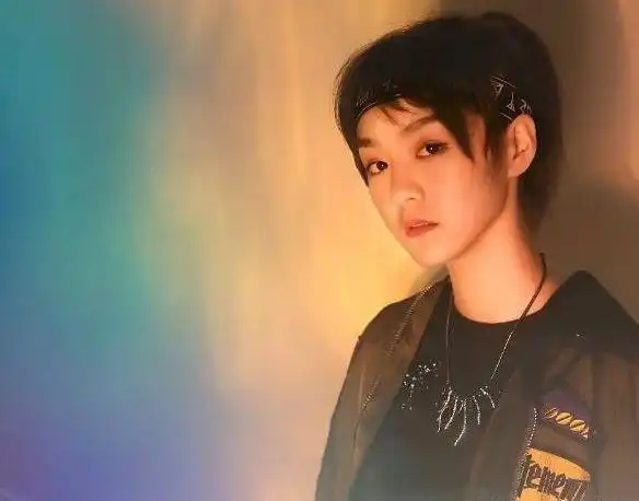 她是tfboys唯一绯闻女友被辱骂多年今意外长成女版王俊凯