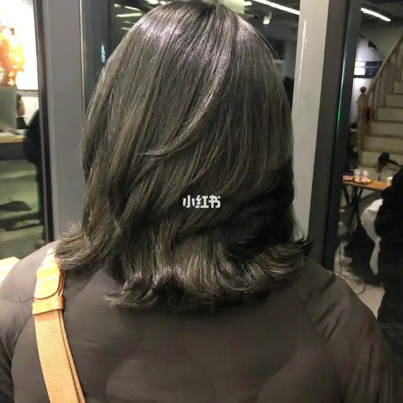 青木黑茶色,不用漂 一部到位比较显白显气质的一款颜色_发型_时尚