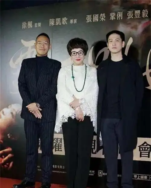 董事会人心惶惶,大多数人建议低价回收,但汤珈铖说汤臣一品不一定非得