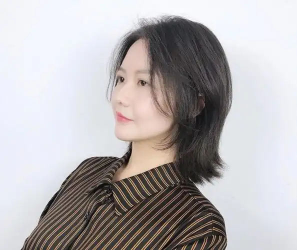两侧短后边长的发型好看吗 2019女生流行美碎发发型
