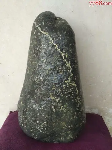 洛阳梅花石原石1009梅韵石型很好高约37厘米