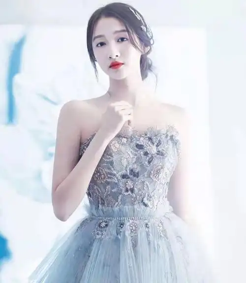 关晓彤唯美写真 花一般美丽的天使彤