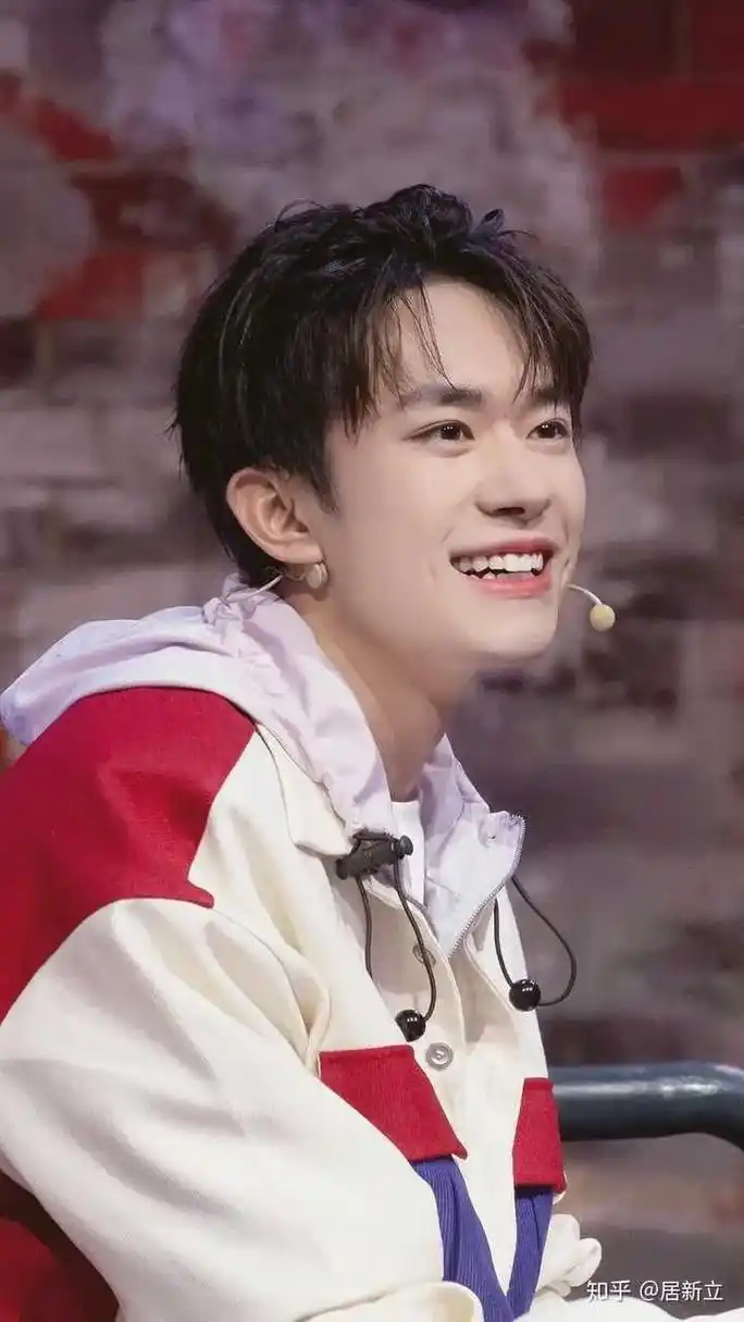 易烊千玺:壁纸来了爱你是我一生无悔的决定,漫天星星都是我注 - 兑趑