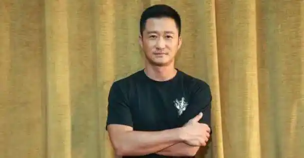 吴京十年前粉丝见面会太朴实,亲自下厨宴请粉丝像走亲戚,还有粉丝带着