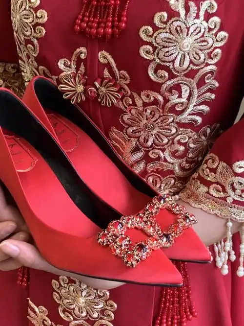 红色rv婚鞋婚礼季