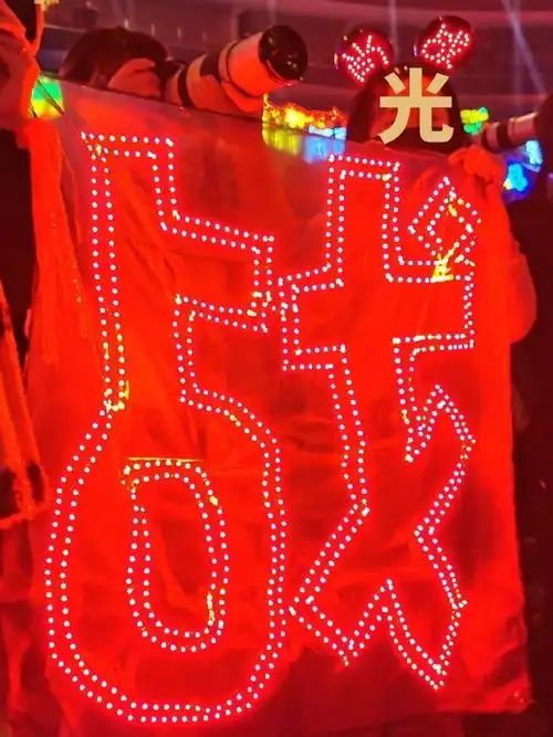 肖战说灯牌红到我了##肖战漫游重庆跨年vlog##肖战