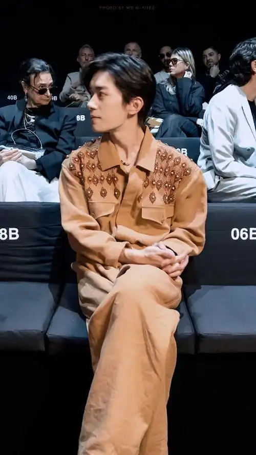 易烊千玺车里这段##易烊千玺奢牌待遇##易烊千玺 米兰时装周