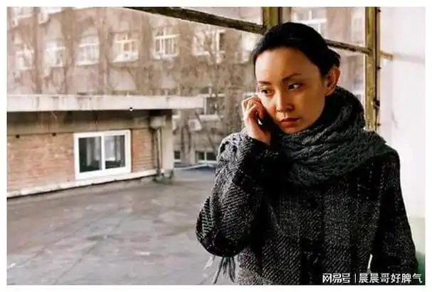 她是张嘉益前妻戏中疯狂追求孙红雷戏外嫁圈外富豪