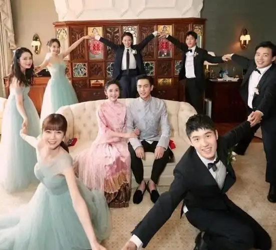 唐艺昕与李沁相约重庆,4岁女儿罕露面,嘴巴超像张若昀身高瞩目