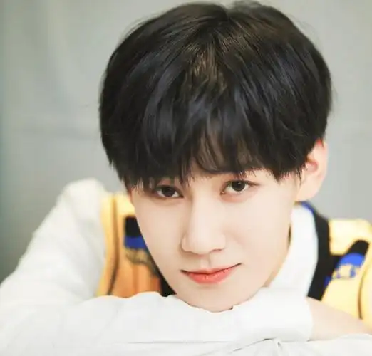 头像张真源你好我想要一份超大的快乐