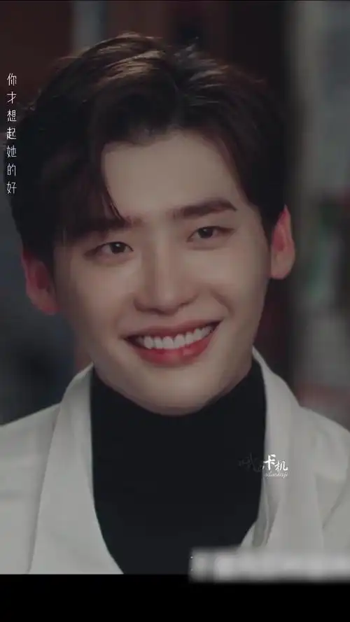 李钟硕 心头上那抹白月光 戴眼镜怎么有种斯文败类.