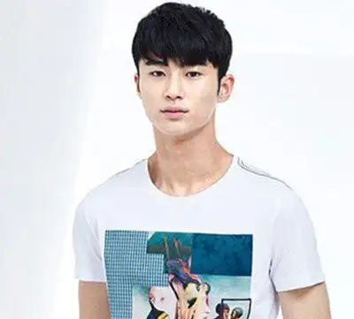 帅气弧形/圆弧刘海发型图片男效果图