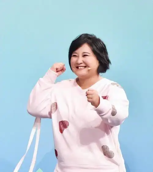 事实证明,41岁的贾玲,早已走向另一条路