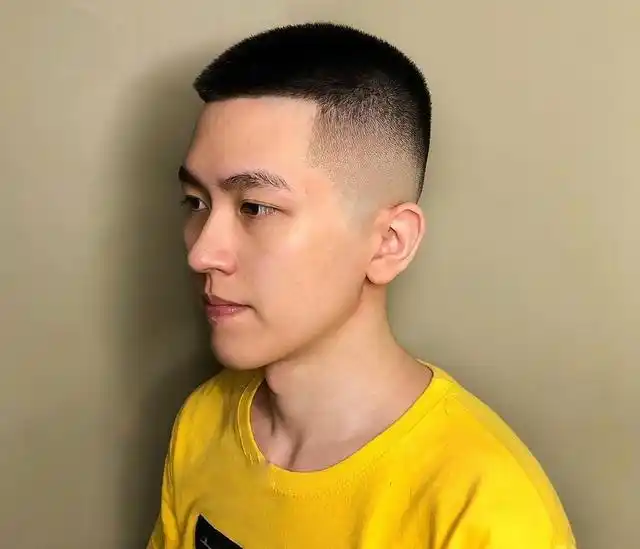 男生剪对发型很重要,今秋就留这4款流行发型,长相一般也很帅气