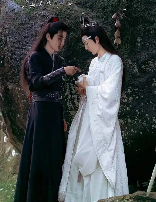 被骂上热搜的杜华,说了王一博粉丝最讨厌的话_照片_肖战_嘉宾