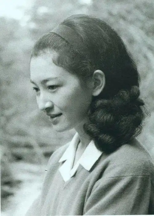 日本最美皇后美智子以平民身份改变皇室坚持拒绝与天皇合葬