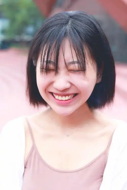 愿你永远能保持纯真的心和美好的笑容