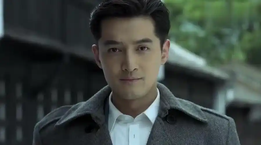 伪装者明台再次见到于曼丽二人相视而笑一起回到了军校